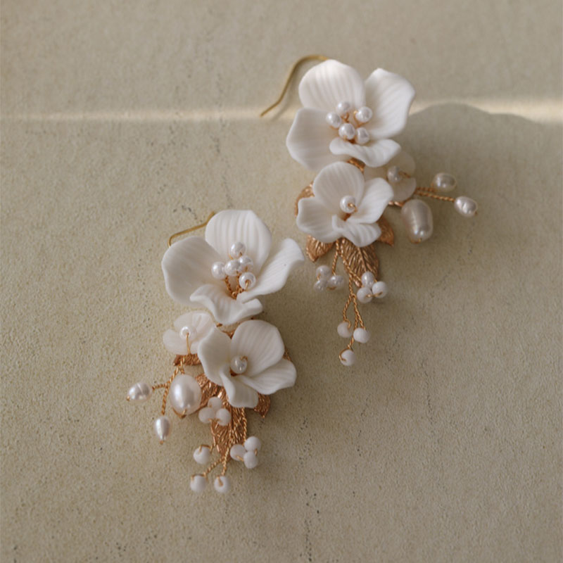 SLBRIDAL Handmade Alloy Leaf Rhinestone Ceram Flower Freshwater Pearls Bridal Hair Comb Wedding Hair Accessories Women Jewelry